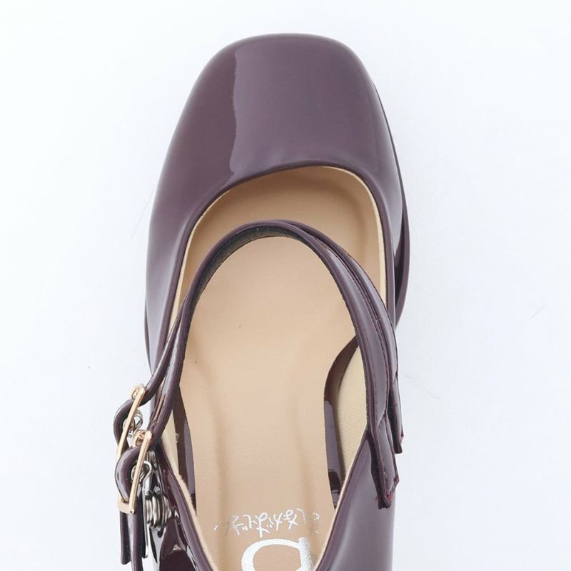 厚めのクッションを敷いたインソールが足裏を支えます