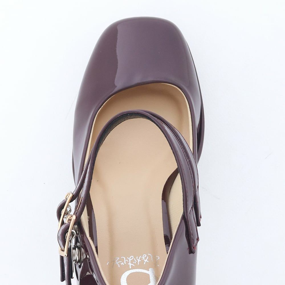 厚めのクッションを敷いたインソールが足裏を支えます