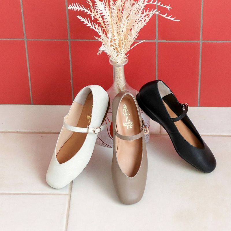 ストラップシューズ