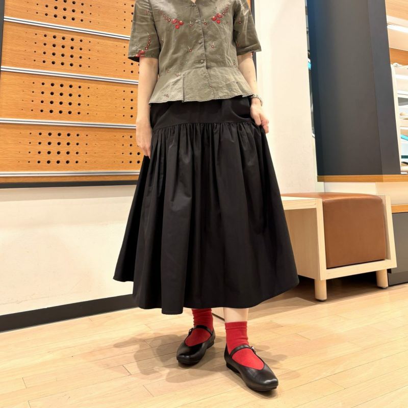 スタッフ着用：ブラック