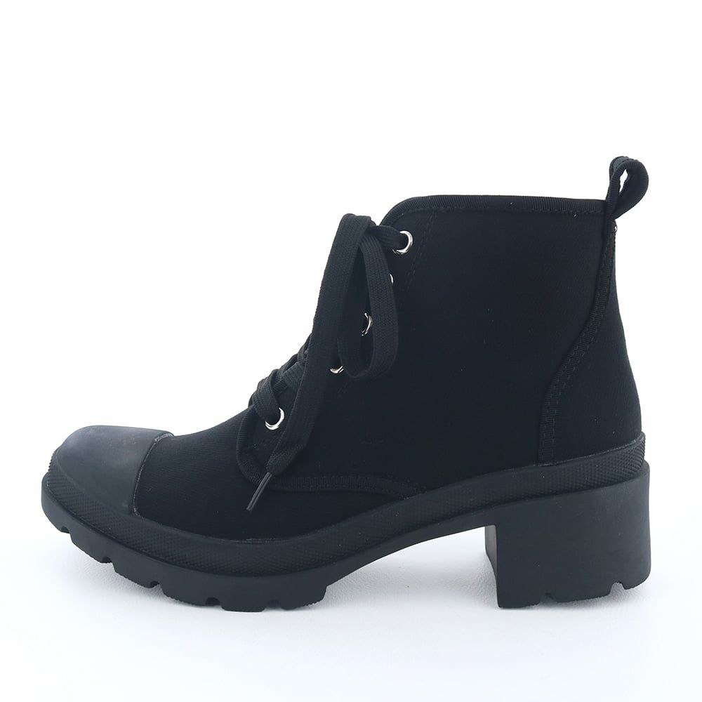 天候に左右されずに履ける晴雨兼用スニーカー