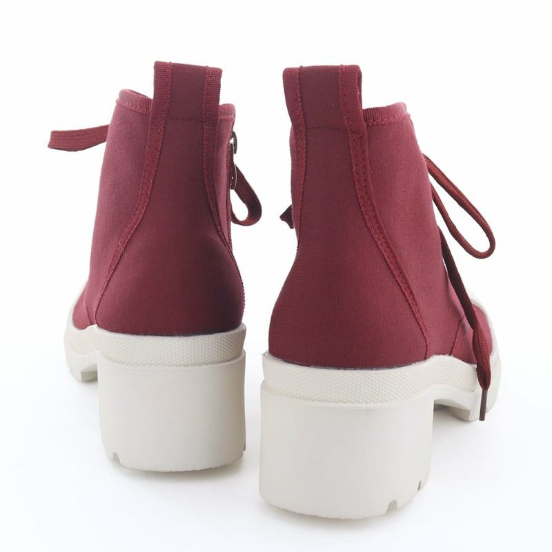 こっくりとした色味で秋コーデのアクセントに