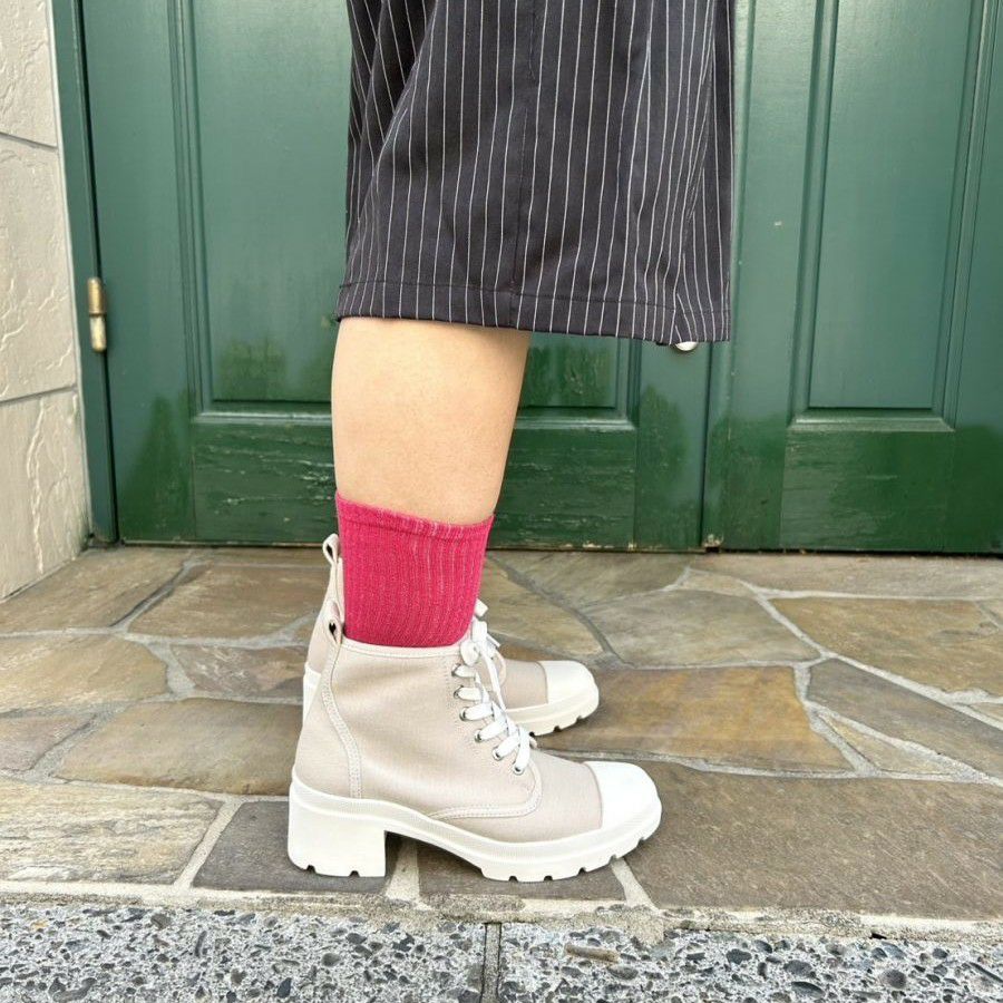 スタッフ着用：グレージュ