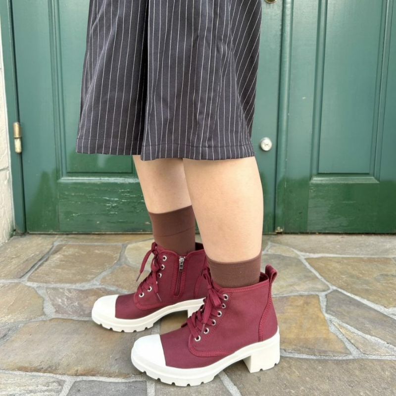 スタッフ着用：レッドブラウン