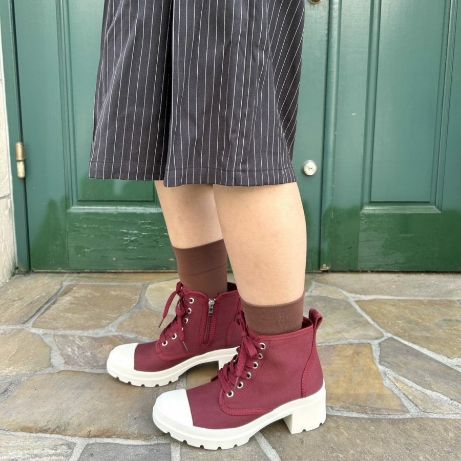 スタッフ着用：レッドブラウン