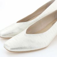 新色のシルバーはパール感のある色合い