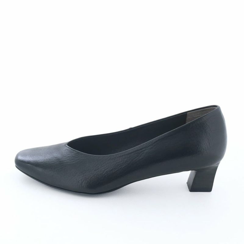 ソフトレザーを使用したやわらかなレザーパンプス