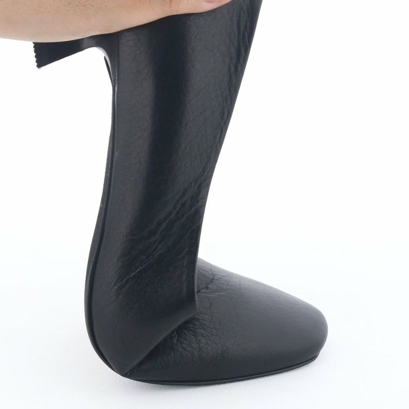 ソールがしっかり屈曲するのでパンプスでも歩きやすい