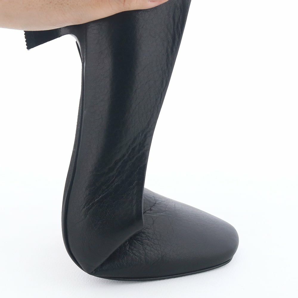 ソールがしっかり屈曲するのでパンプスでも歩きやすい