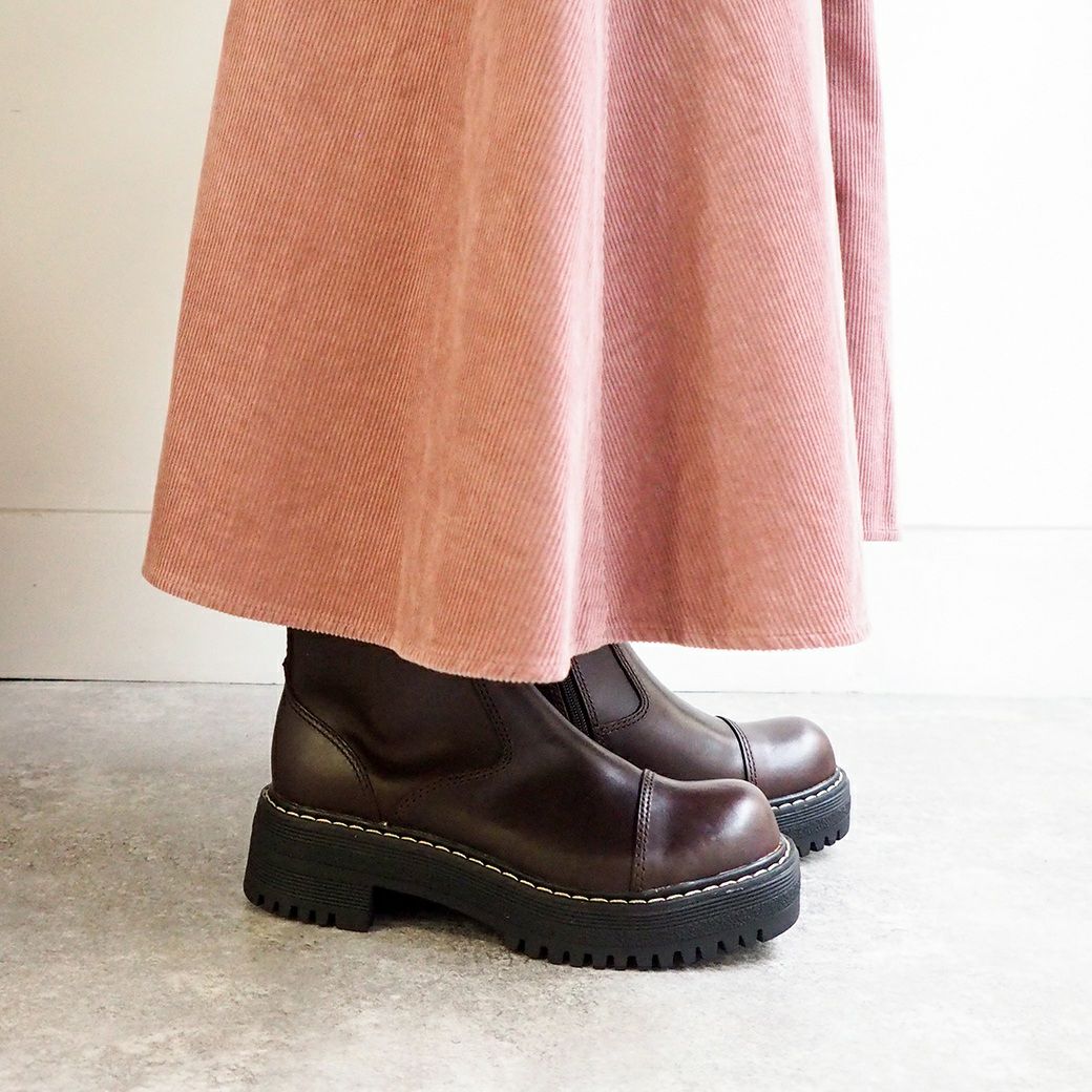 ダークブラウン