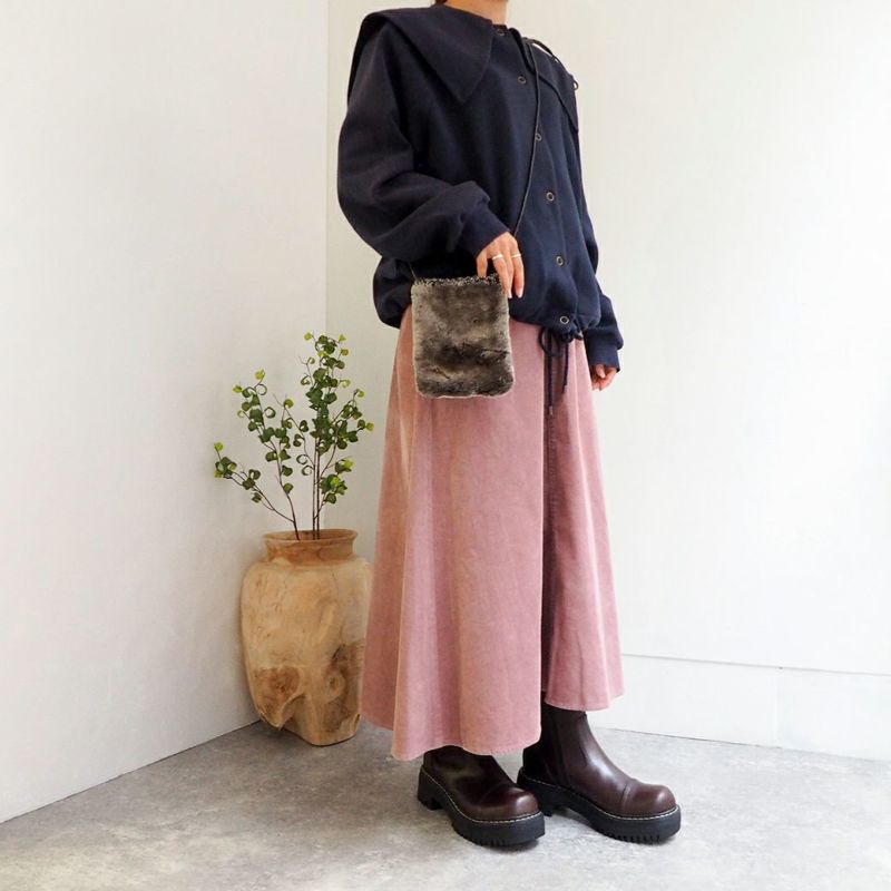 ダークブラウン