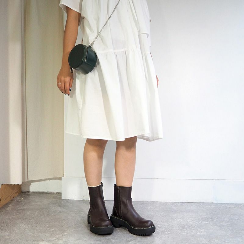 ダークブラウン