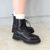 ブラック