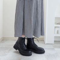 ブラック