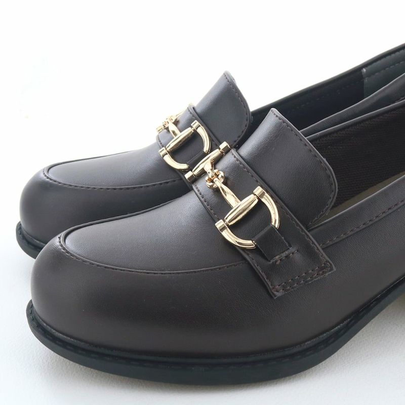 2025秋の新色はコーヒー。渋めのカラーでブラック代わりにもなる一足