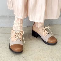ベージュ
