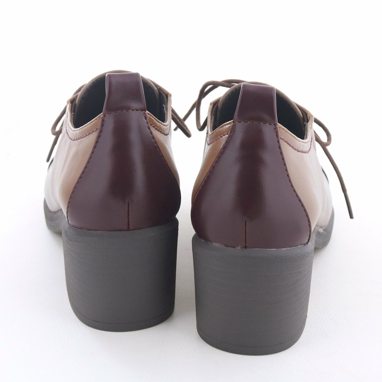 見た目の可愛らしさと履き心地の良さで長年人気のアイテムです