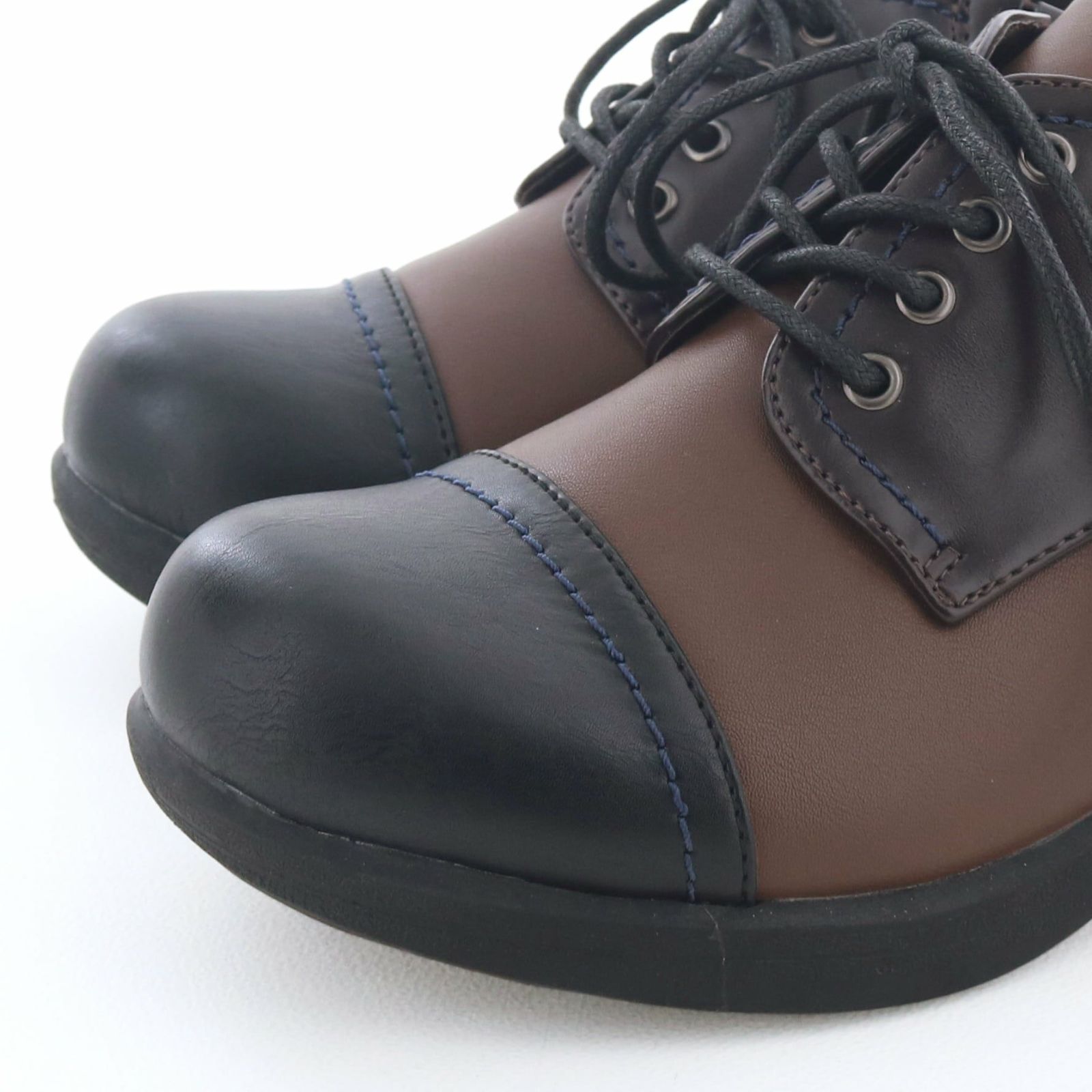 つんと上向きのおでこトゥ。ころんとしたフォルムの可愛らしさは唯一無二