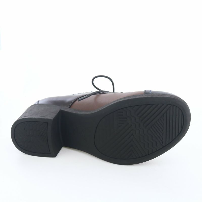 人気の理由はここにも。歩きやすいオリジナルのモールドソールを採用