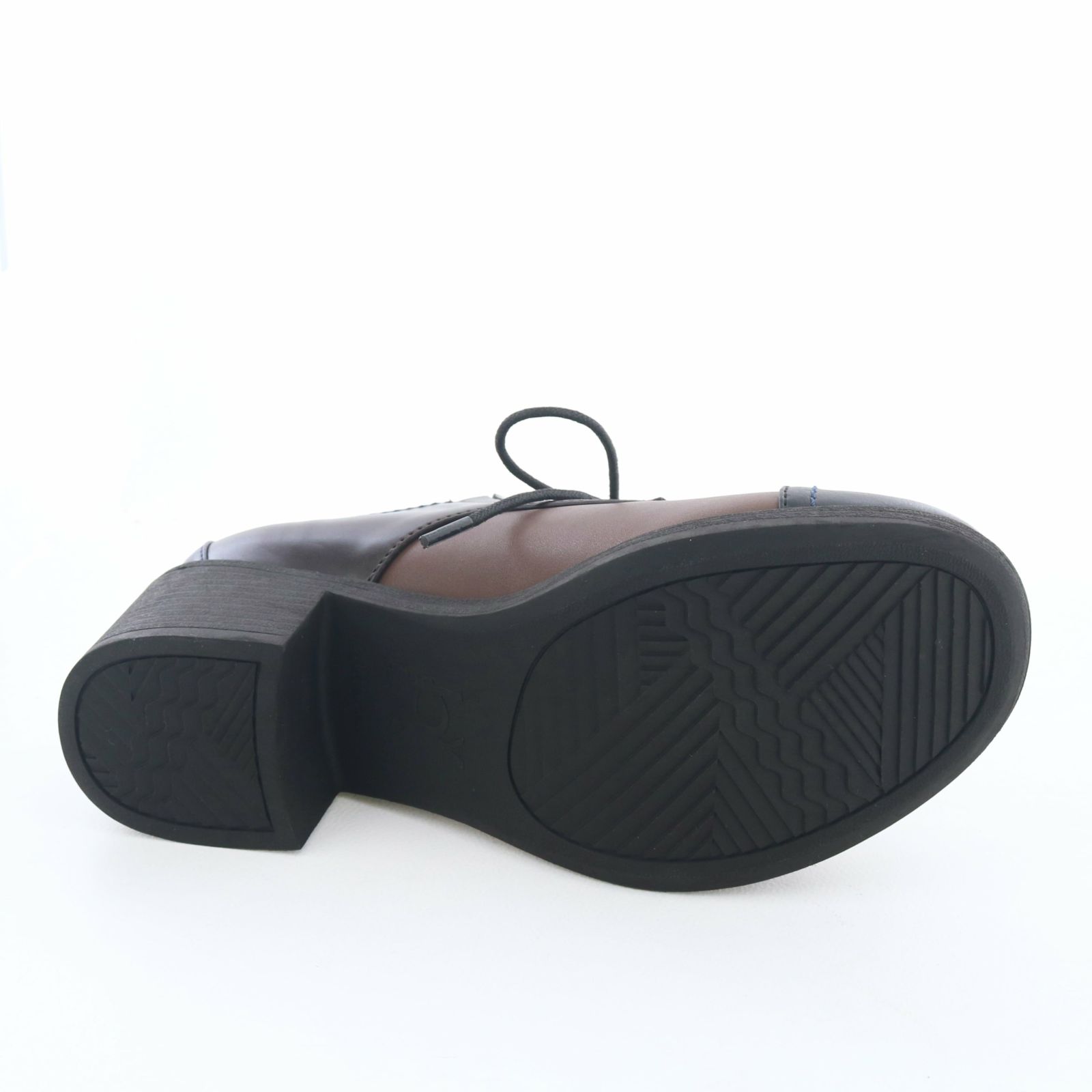 人気の理由はここにも。歩きやすいオリジナルのモールドソールを採用