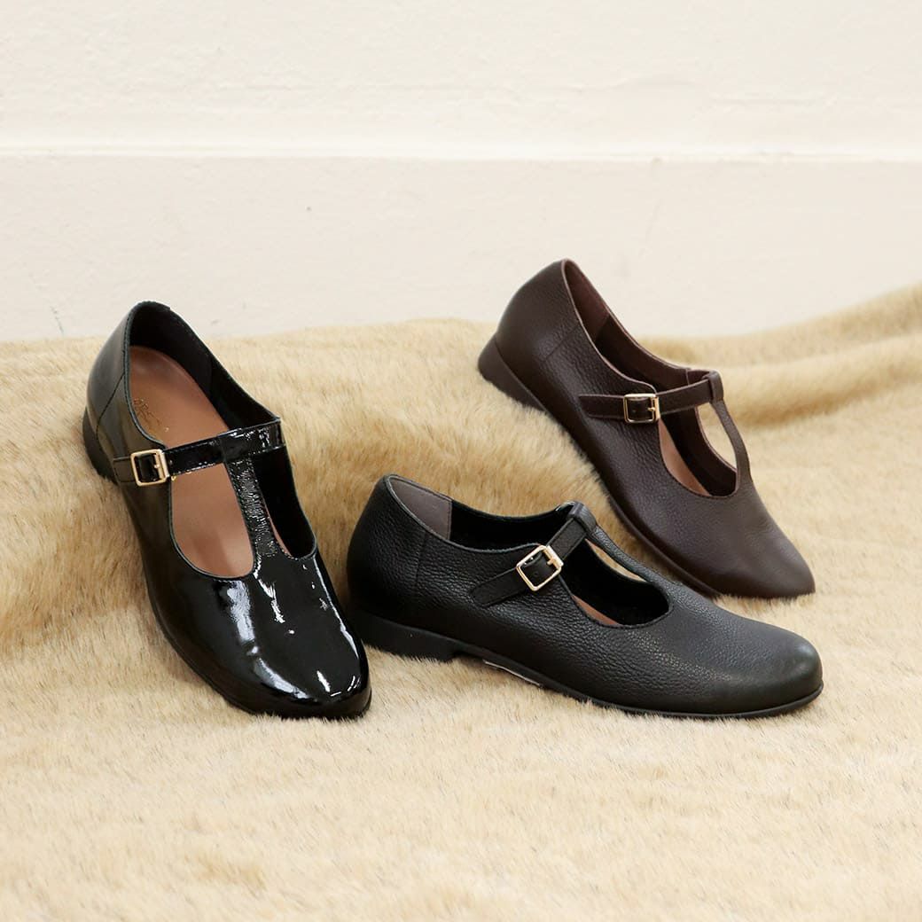 Tストラップシューズ