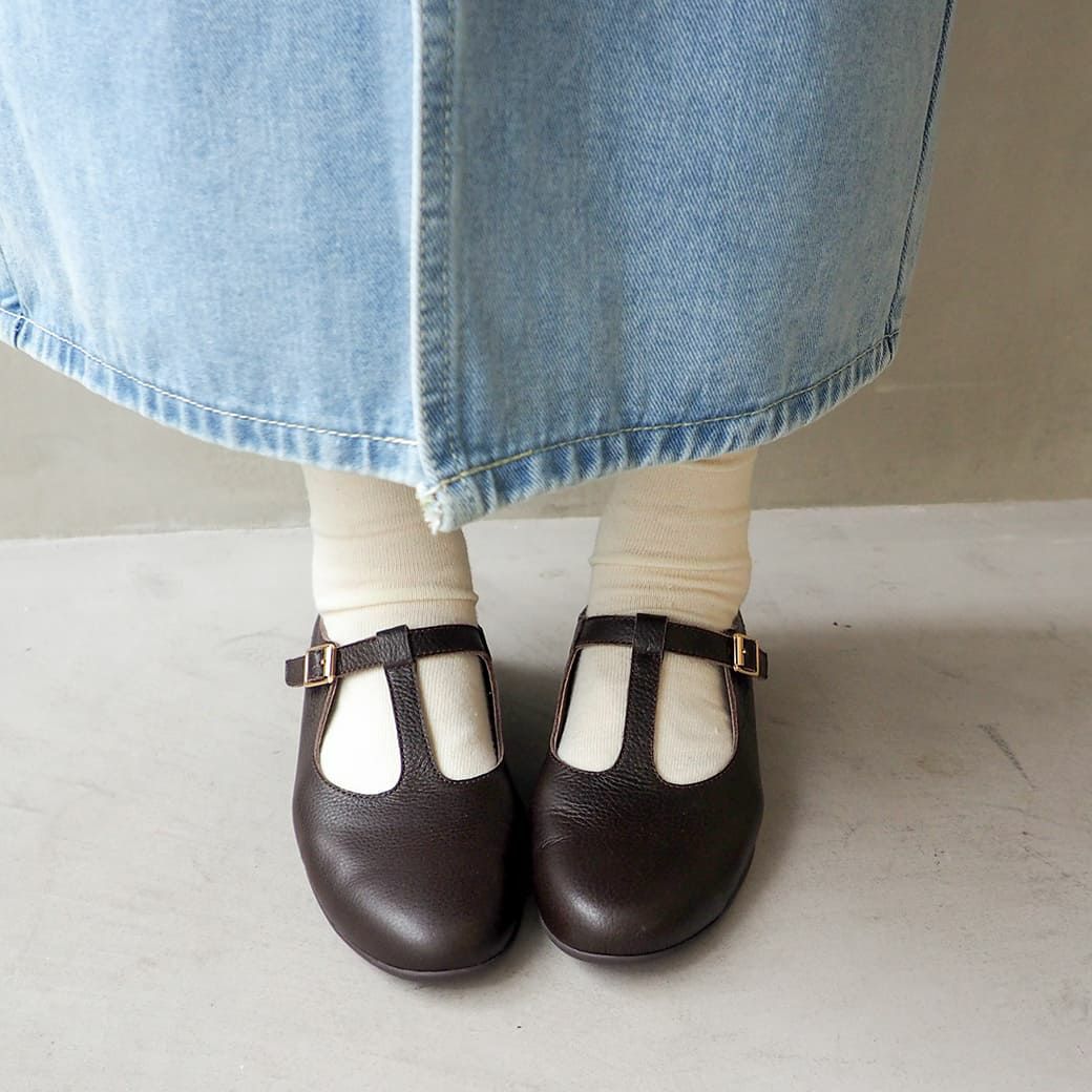 ダークブラウン