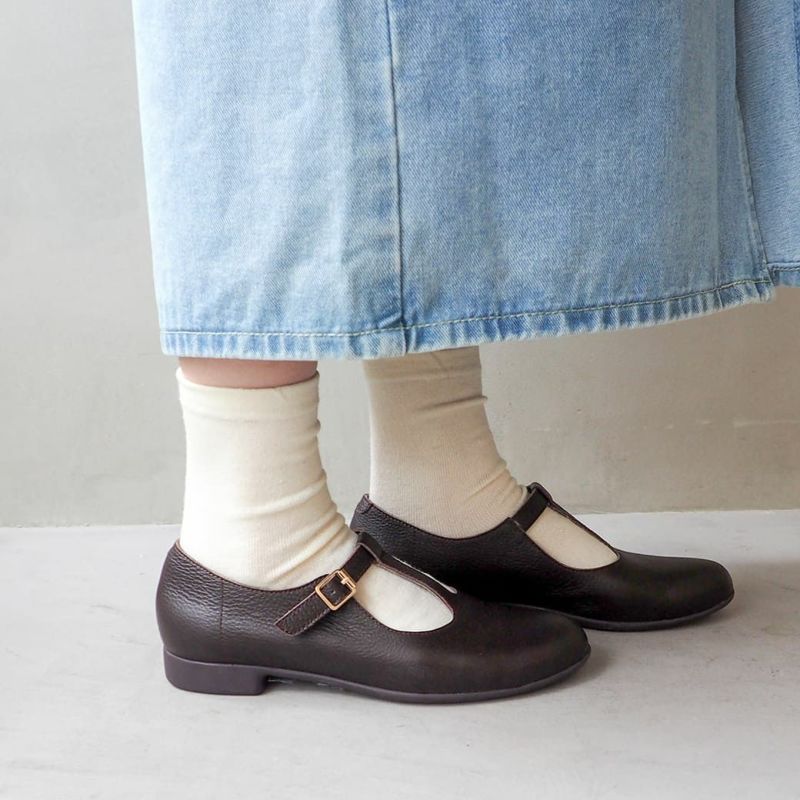 ダークブラウン