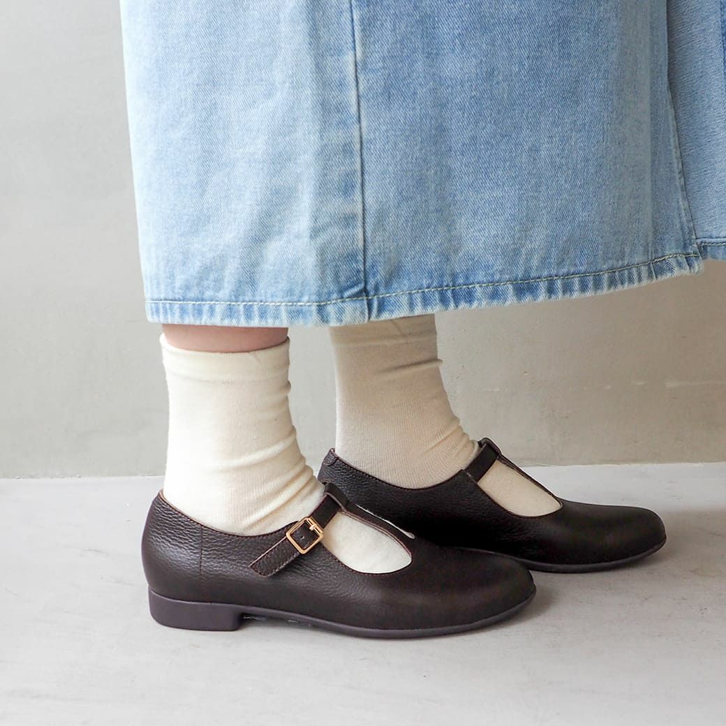 ダークブラウン