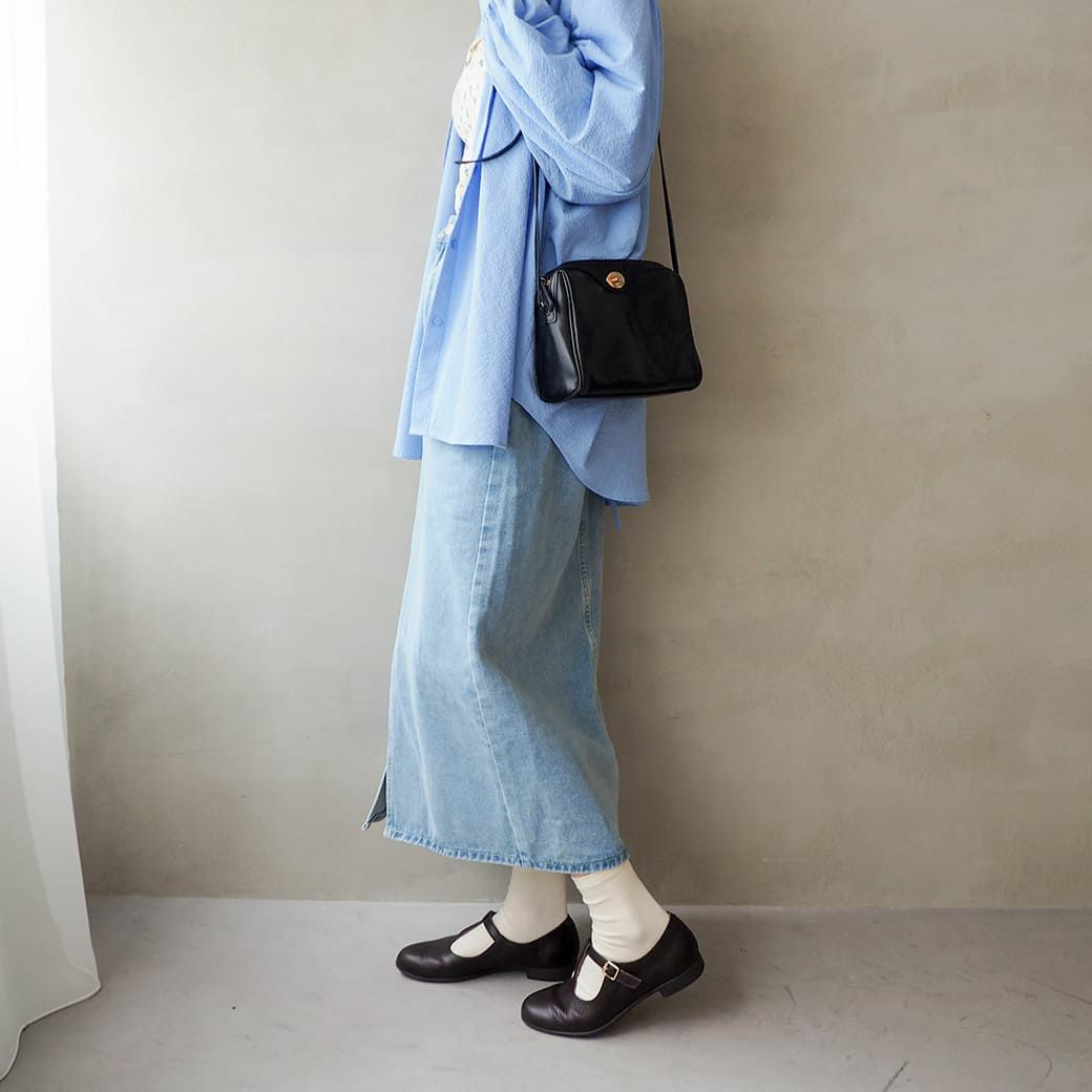 ダークブラウン