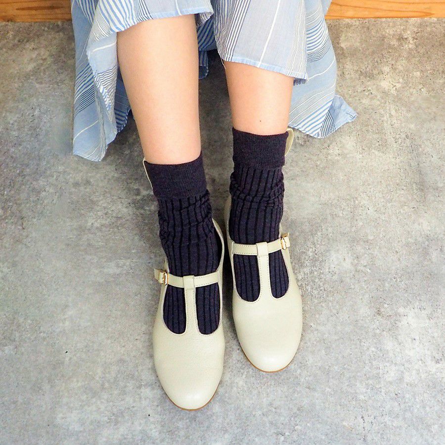 ダークブラウン