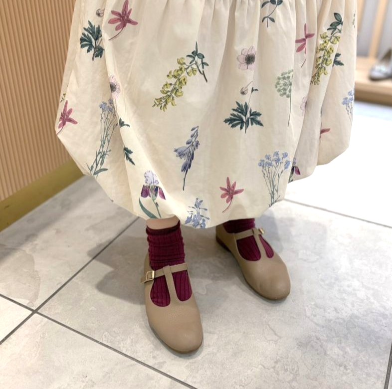 ベージュ