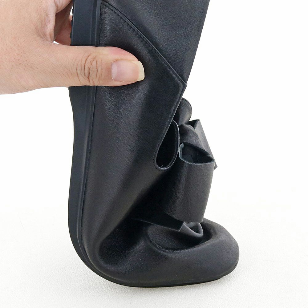 ソールは足に合わせてしっかり屈曲。歩行もしやすい