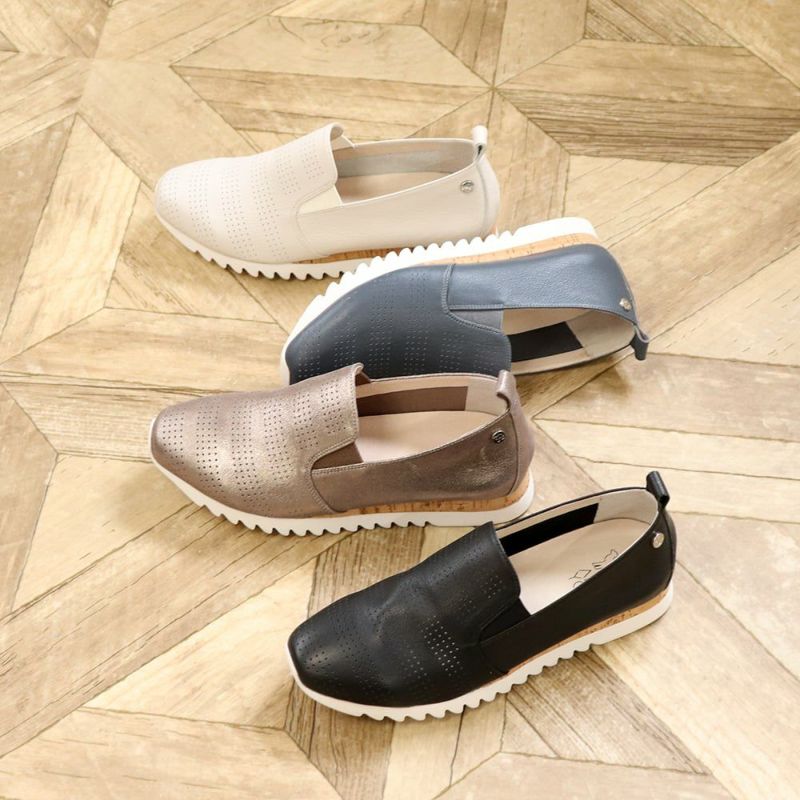 軽量│パンチングスリッポン