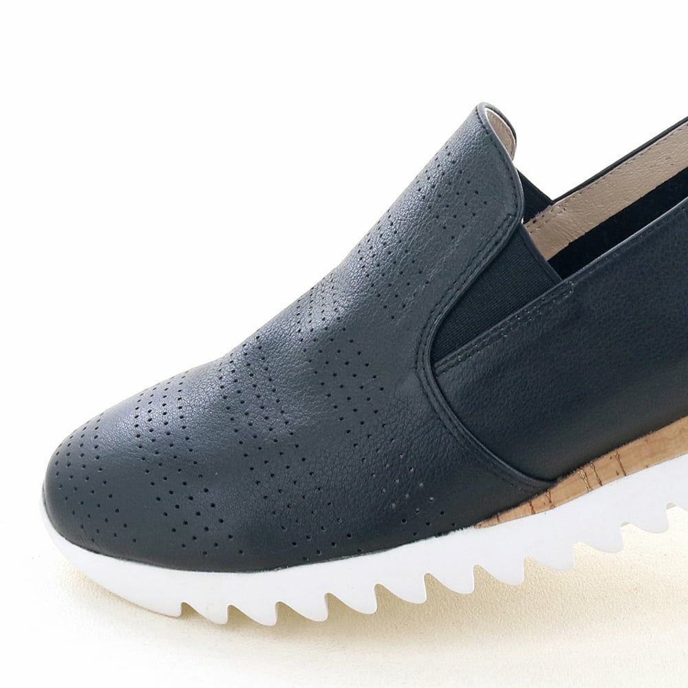 前底にも厚みがあるので着地の衝撃を和らげます