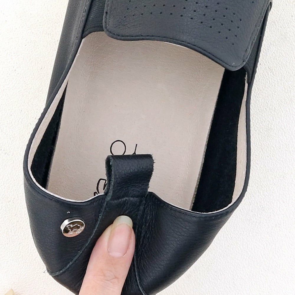 かかとは硬い芯を使わず、靴擦れしにくい仕様に