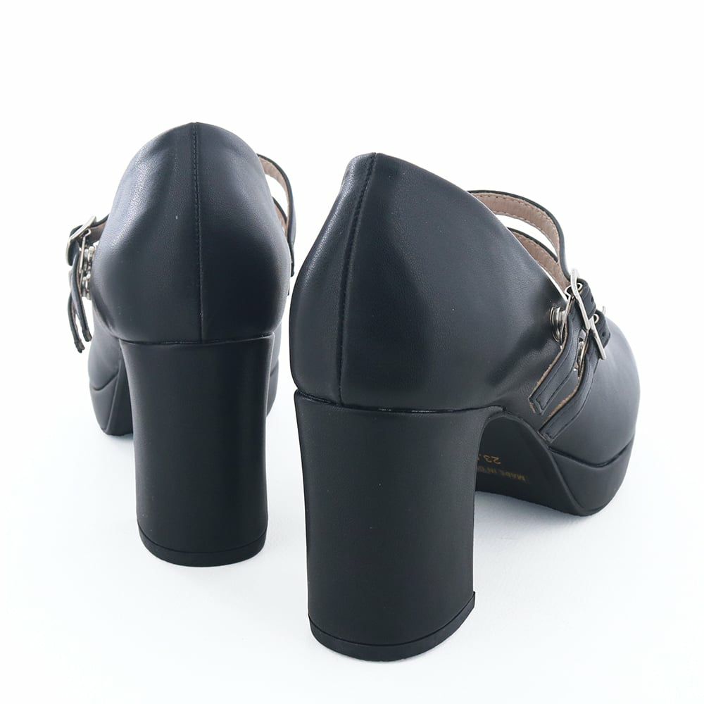 7cmのチャンキーヒールでしっかり盛れて、歩きやすさもキープ