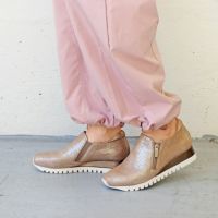 ガンメタリック