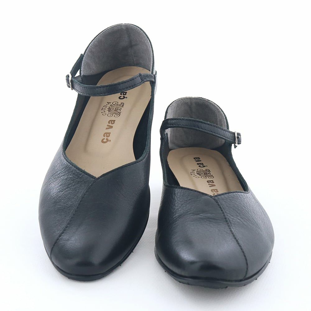 サヴァサヴァを代表する、大人のためのデイリーシューズです