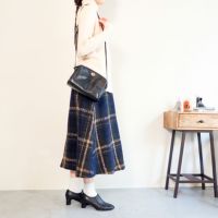 ダークブラウン