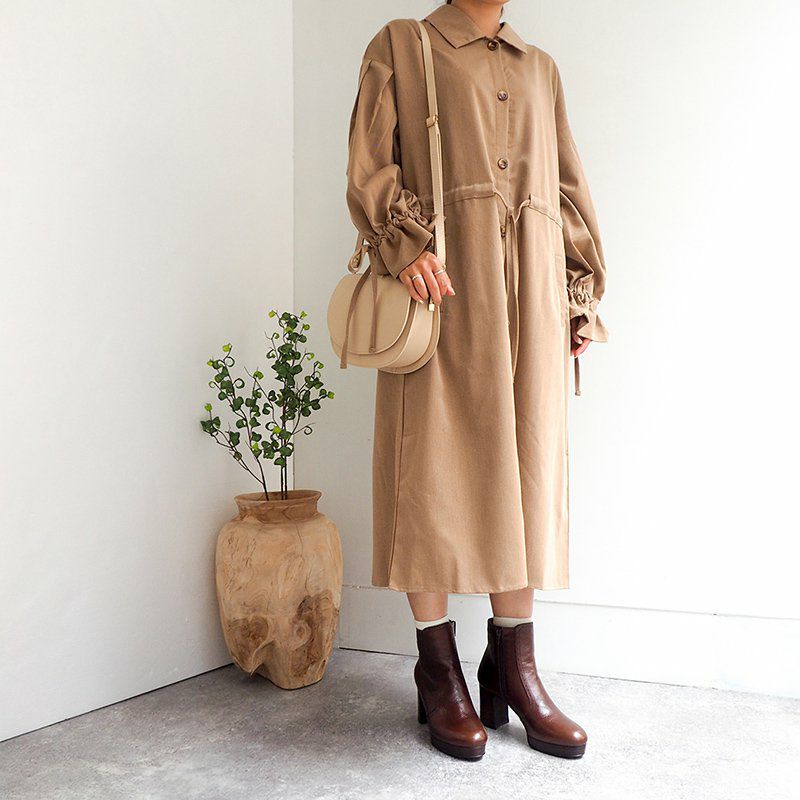 ダークブラウン