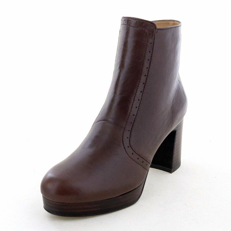 ダークブラウン