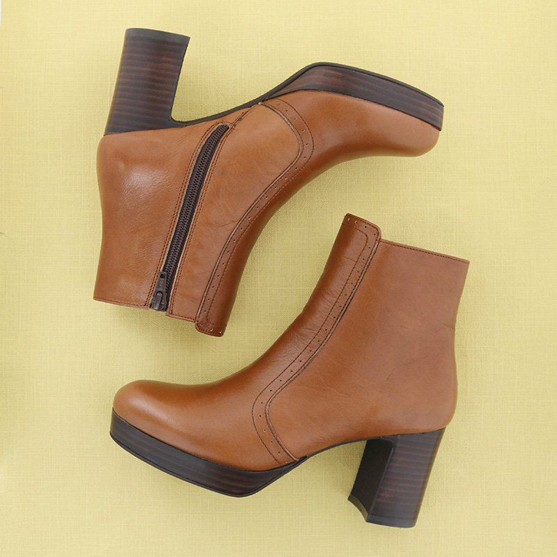 マロンブラウン