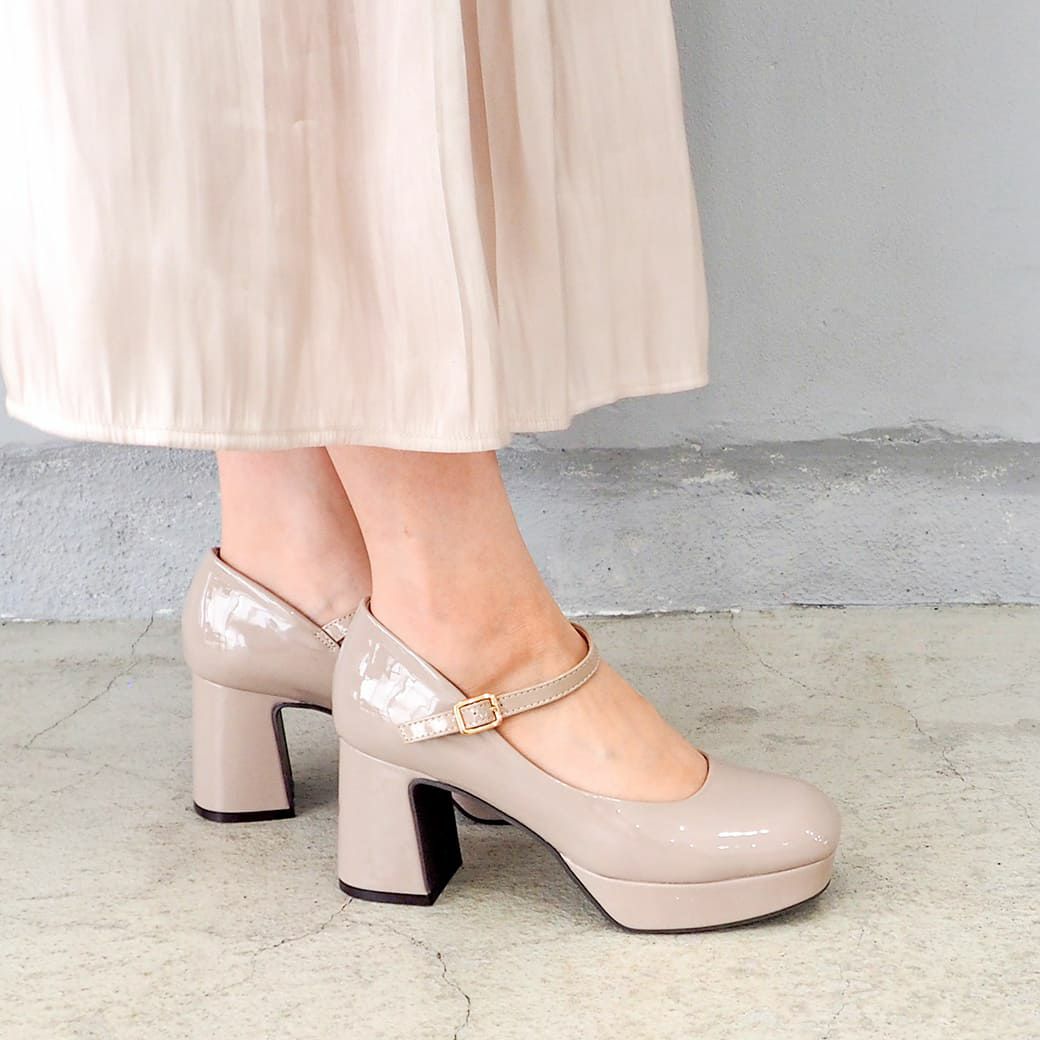 ライトベージュ