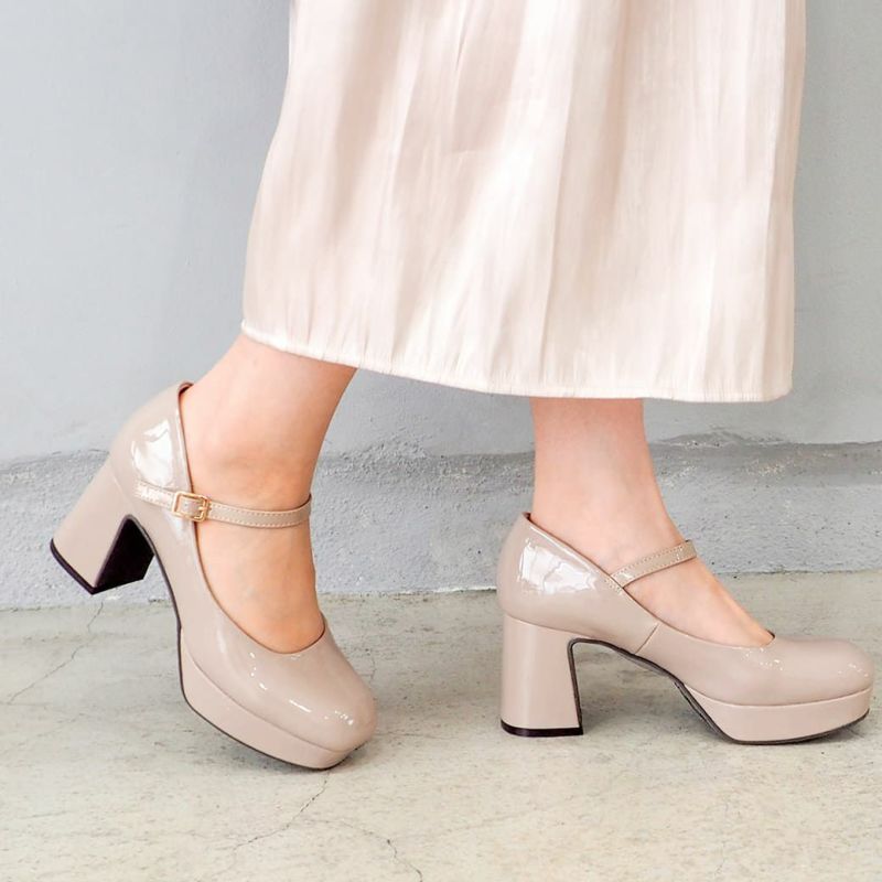 ライトベージュ