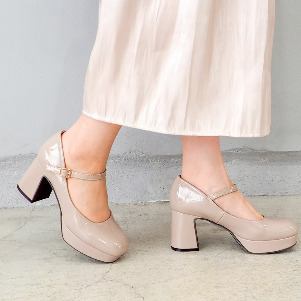 ライトベージュ