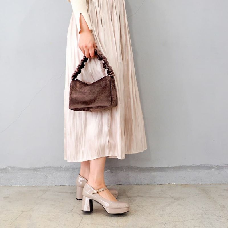 ライトベージュ