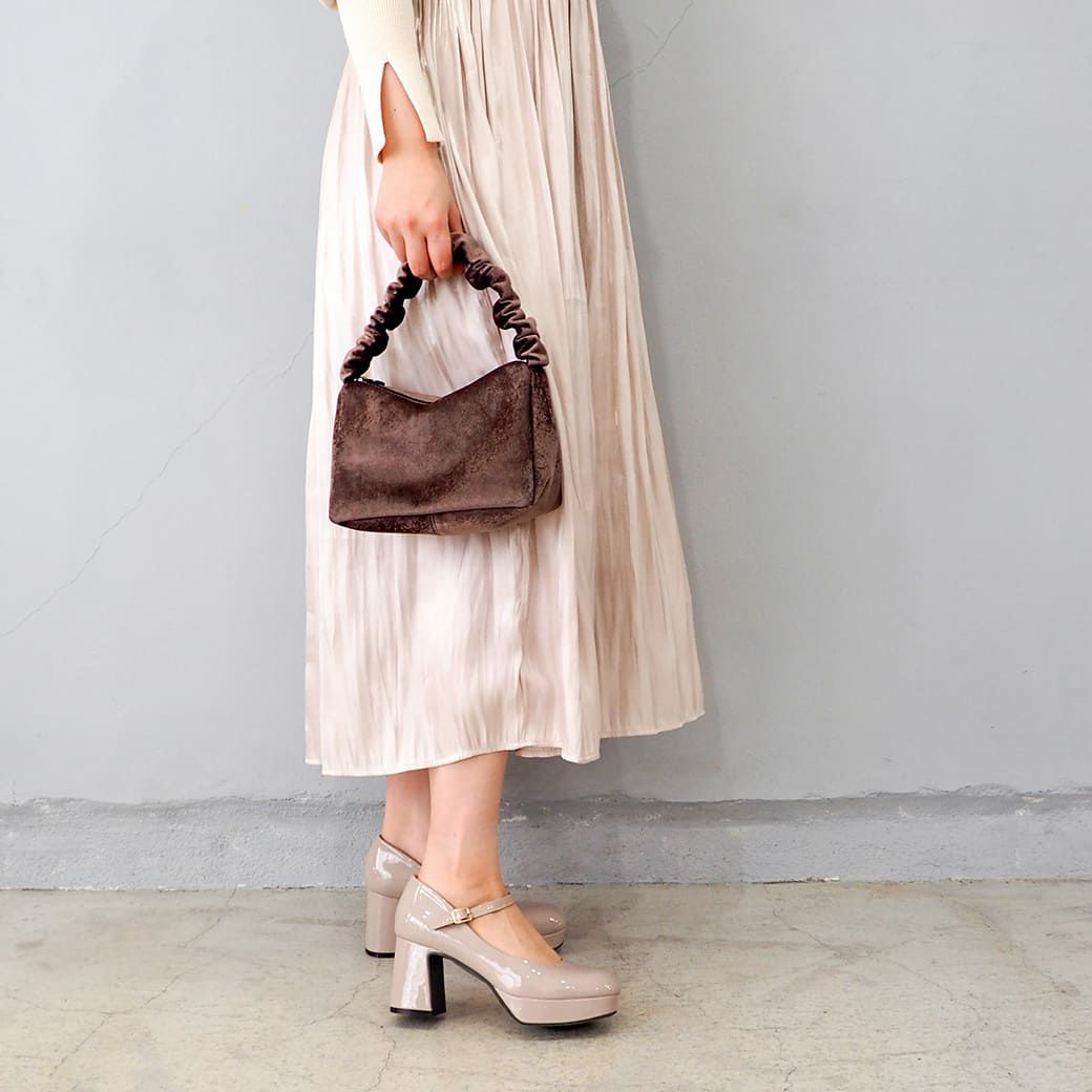 ライトベージュ