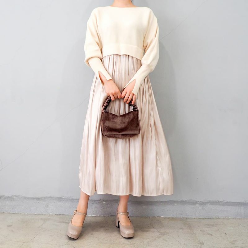 ライトベージュ