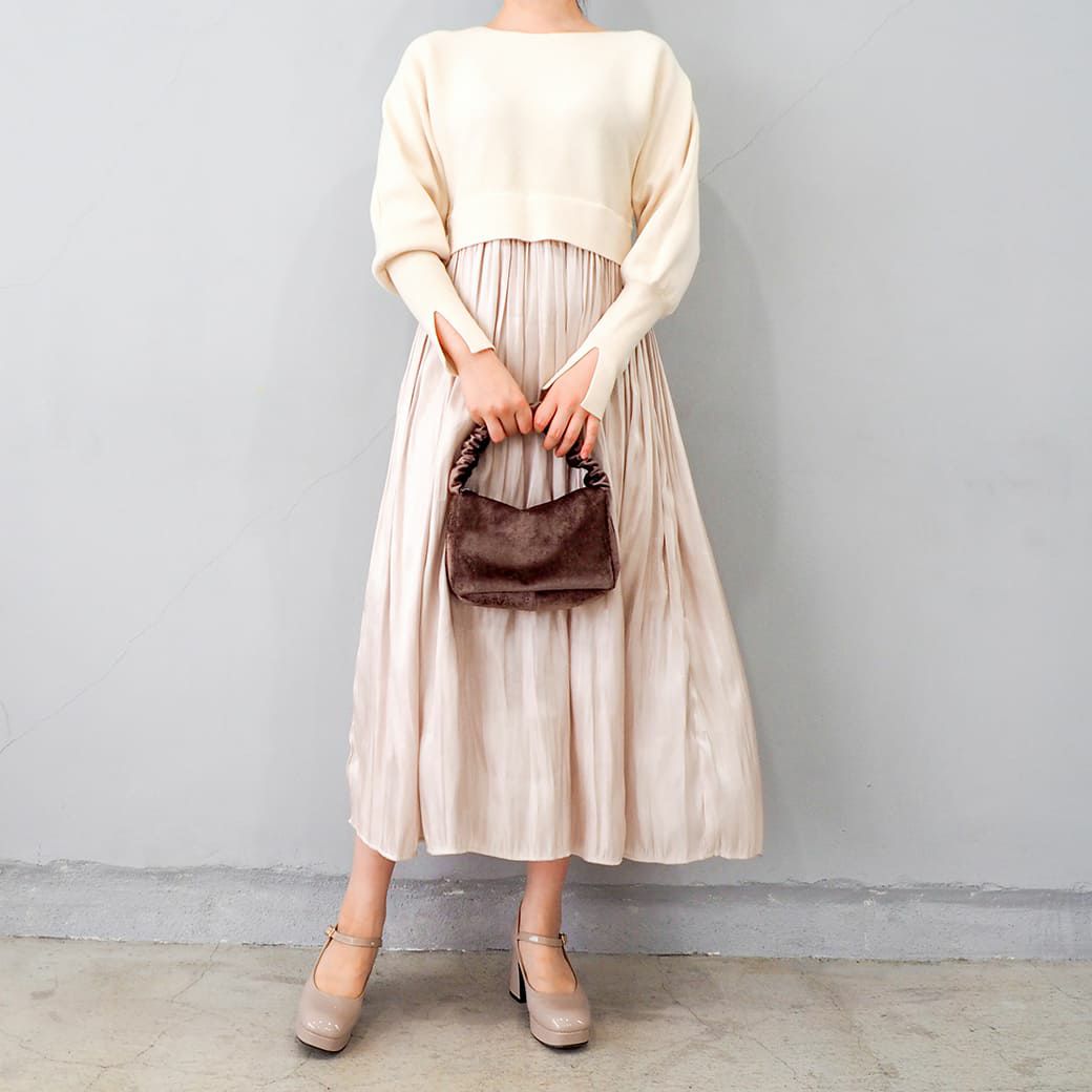 ライトベージュ