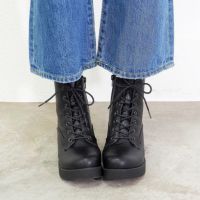 ブラック